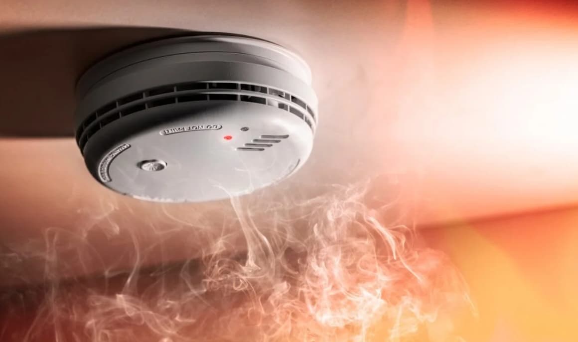 Smoke Detector Blinking Red